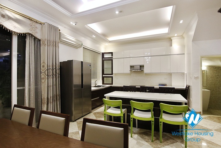 A shiny Vinhome Riverside villa in Long Bien for rent